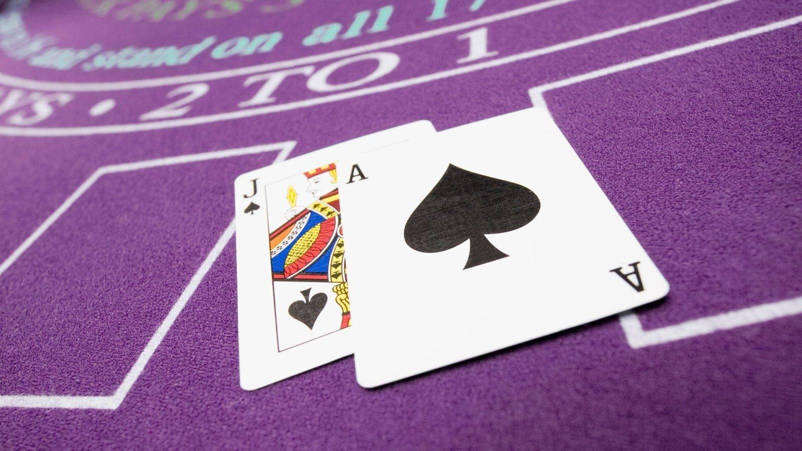 Bí quyết chơi bài casino trực tuyến hiệu quả nhất năm 2024